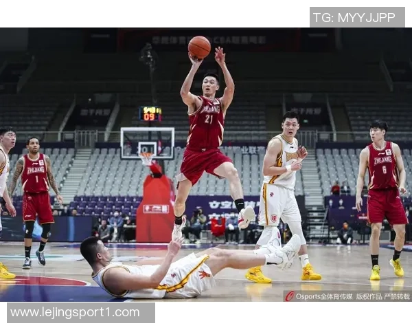 沃特福德上半场表现抢眼6投4中贡献13分4助攻正负值7 沃特福德上半场表现抢眼6投4中贡献13分4助攻正负值7