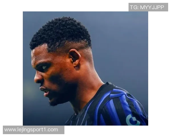 邓弗里斯在荷兰进行理疗力争三月初重返赛场 邓弗里斯在荷兰进行理疗力争三月初重返赛场